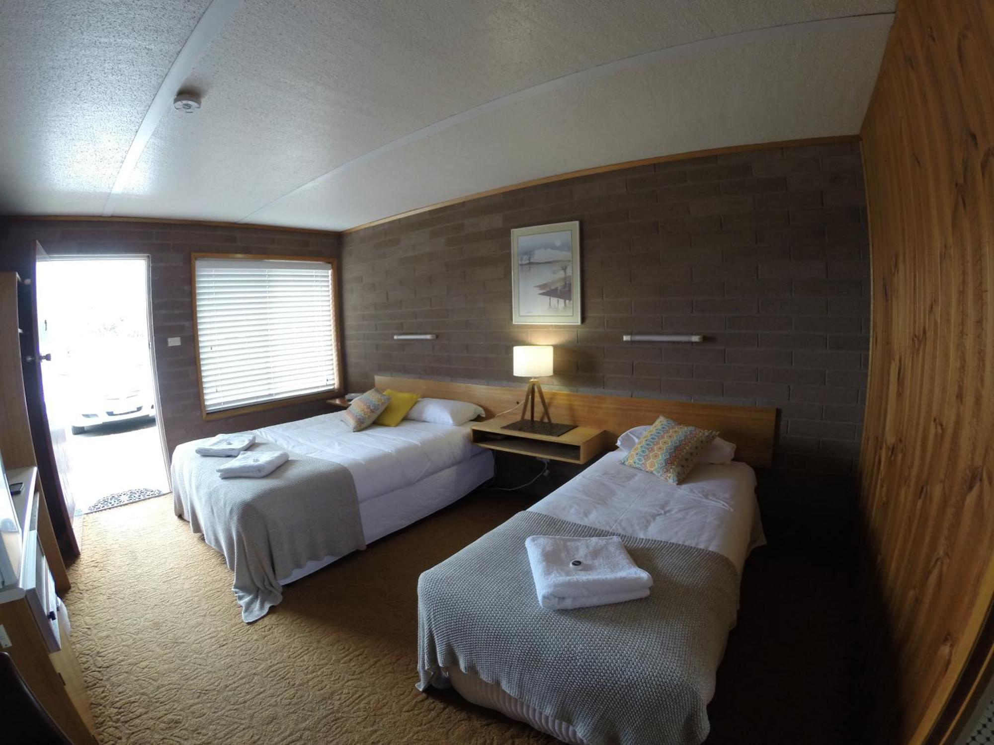 Simpson Hotel Motel Buitenkant foto