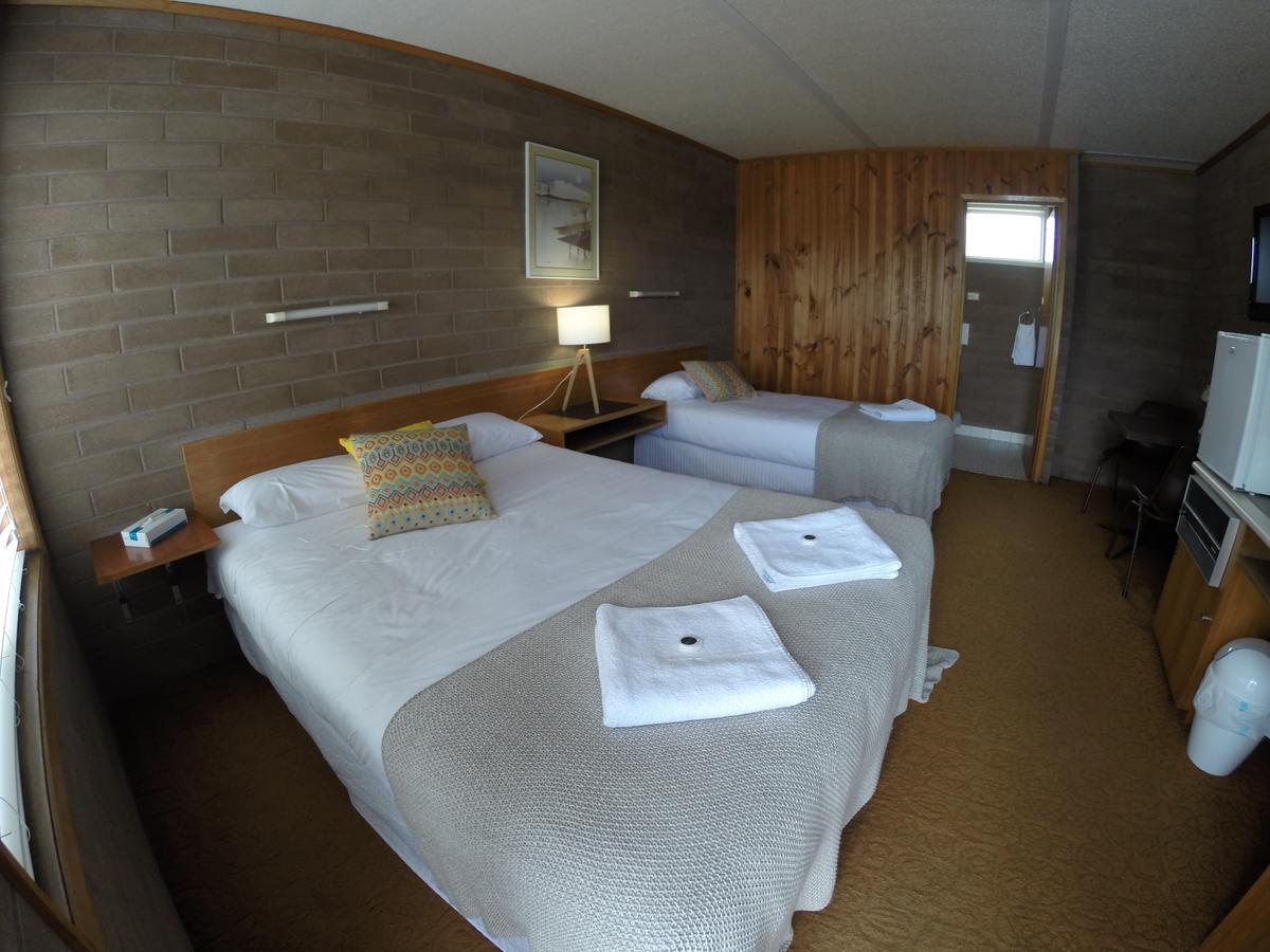 Simpson Hotel Motel Buitenkant foto